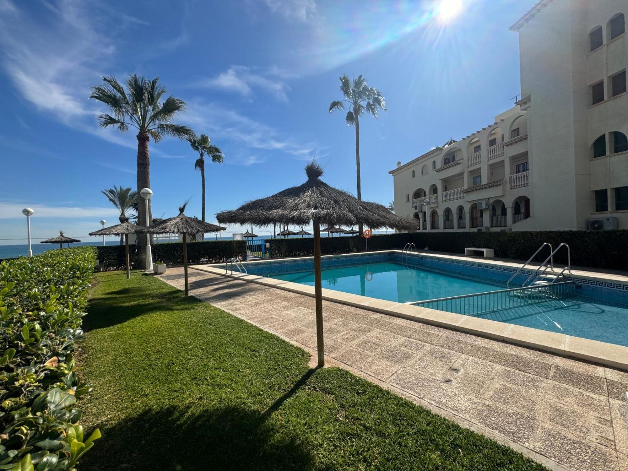 Apartamento Muchavista Primera Linea De Playa By El Conserje El Campello Exteriör bild